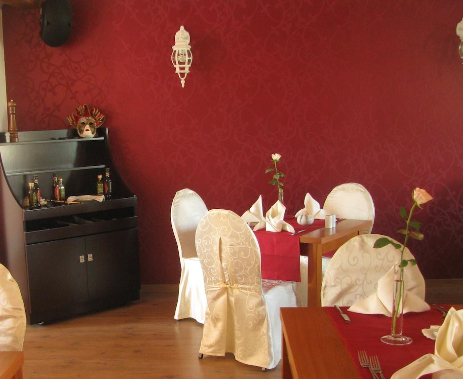Pension Am Radweg & Ristorante Juani Wriezen Dış mekan fotoğraf