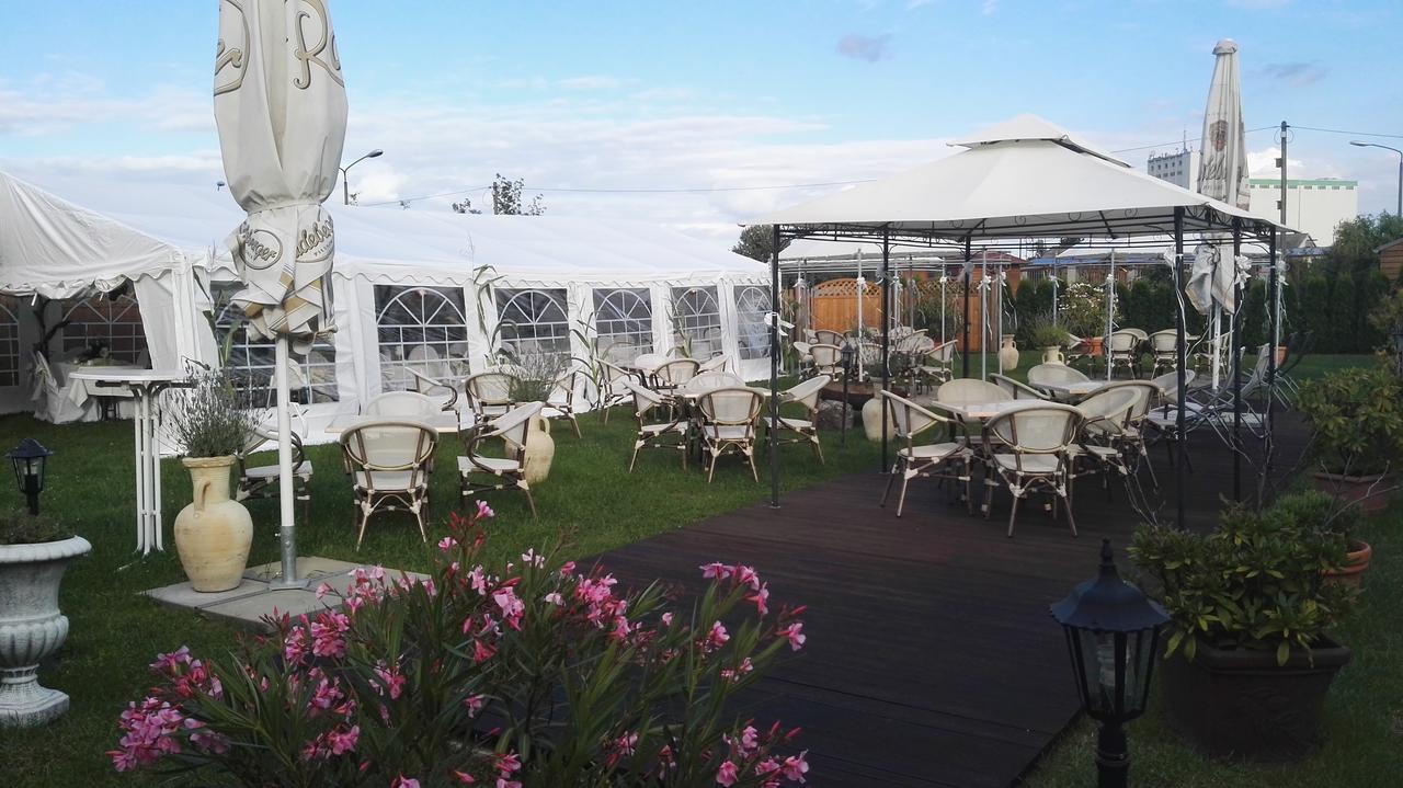 Pension Am Radweg & Ristorante Juani Wriezen Dış mekan fotoğraf